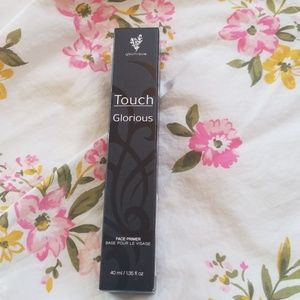 Younique Glorious Face Primer